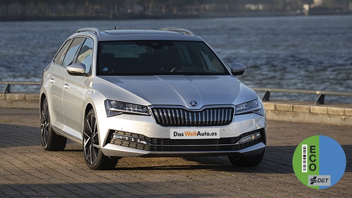 ŠKODA Superb iV combi de segunda mano